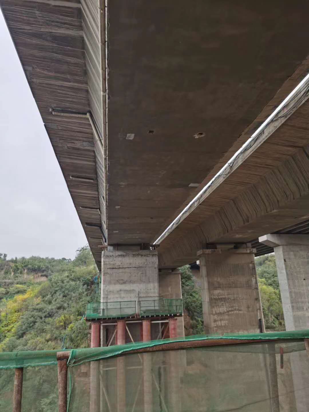 晋中桥梁加固前制定可行设计方案图并用对施工方法